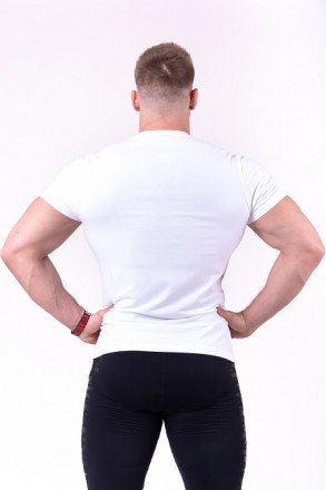 Спортивная эластичная мужская футболка Nebbia More Than Basic! T-Shirt
