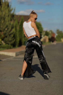 Спортивный однотонный топ Nebbia More Than Basic! Cropped Singlet